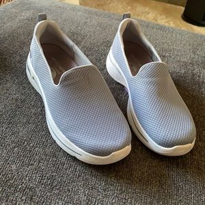Sketchers Ultra Go Arch Fit slip on. Women’s Size 9. Grey/purple. A+ Used.
